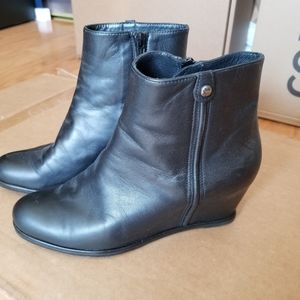 Stuart Weitzman Wedges Leather Booties in size 7 M